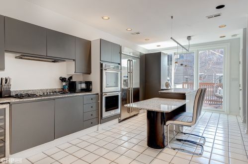 2743 Greenview Ave, Chicago IL 60657-4007 exterior