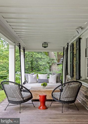 104 Mermaid Ln, Philadelphia PA 19118-3246 exterior