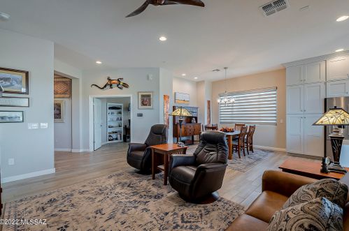 2472 Bassett Peak Dr, Green Valley AZ 85622-8110 exterior