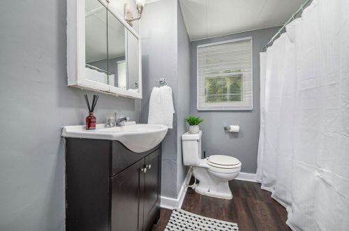 1629 Cobb Ave, Kalamazoo MI 49007-1707 exterior