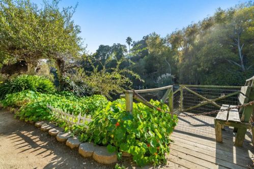 425 Riverview Ave, Capitola CA 95010-2757 exterior