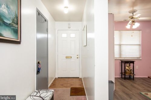 302 Silver Ct, Trenton NJ  08690-3515 exterior