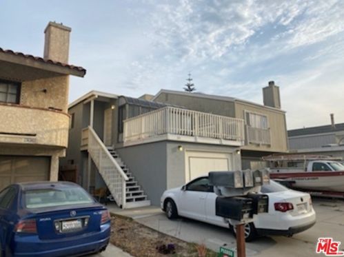 332 Cahuenga Dr, Oxnard CA 93035-4406 exterior