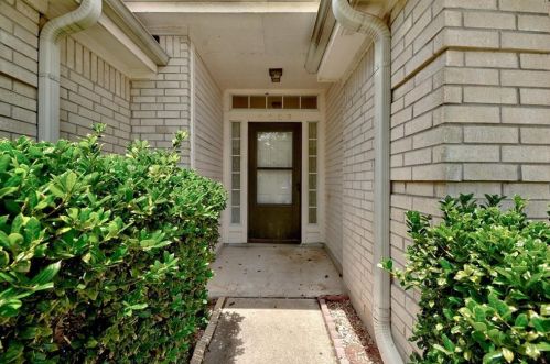 8002 Elkhorn Mountain Trl, Austin TX  78729-6410 exterior