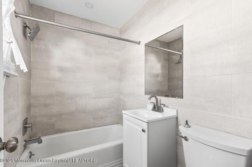 504 Ave, Belmar NJ 07719-2433 exterior