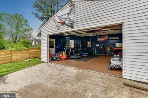 2813 Memorial St, Alexandria VA  22306-1743 exterior