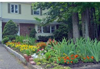 62 Harding Ave, Edison, NJ 08820-2556