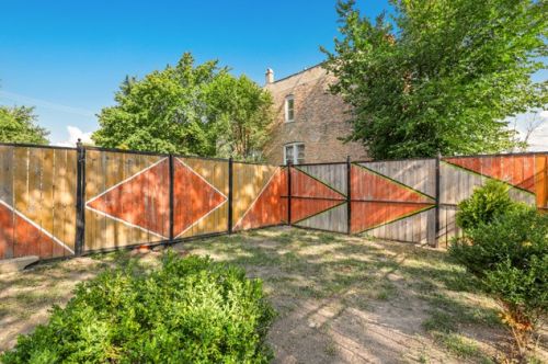 520 Kedzie Ave, Chicago IL 60652-1914 exterior