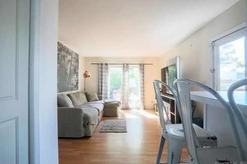 60 Howard Ave, Norwalk CT 06855-1508 exterior