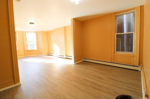 271 198th St, Bronx NY  10458-3170 exterior