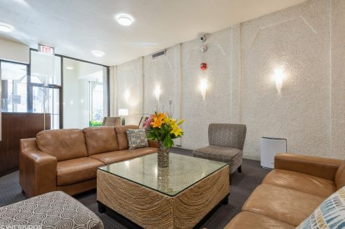 6007 Sheridan Rd, Chicago, IL 60660-3039