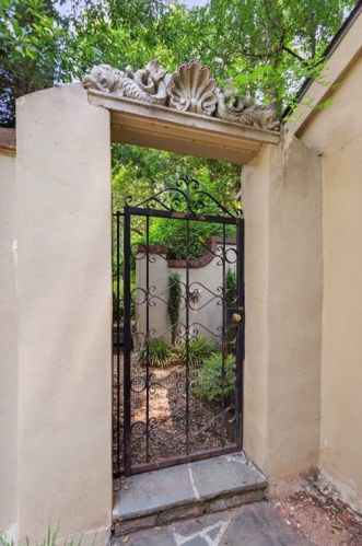 2515 Habersham Rd, Atlanta GA 30305-3566 exterior