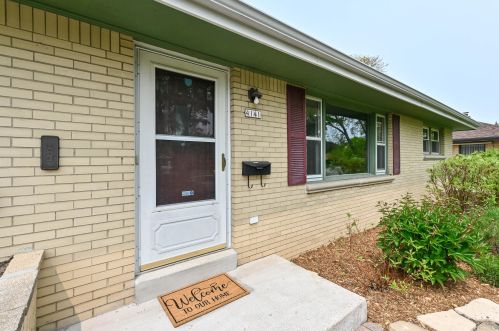 4141 88th St, Milwaukee, WI 53228-2203