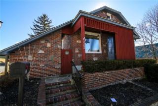 222 Diamond St, Slatington, PA 18080-1567