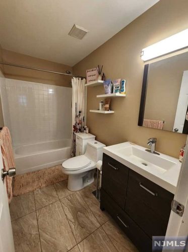 360 Cottonwood Way, Mahwah NJ  07430-2080 exterior