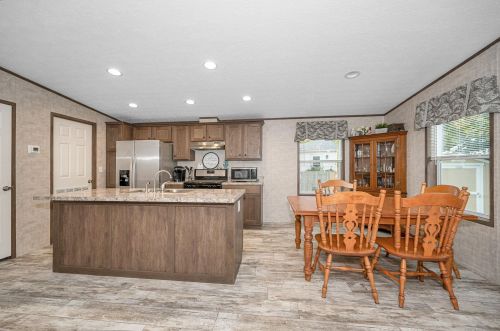 41 B St, Seabrook NH 03874-6228 exterior