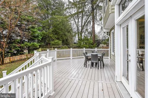 1339 Mayflower Dr, Mc Lean VA 22101-5612 exterior