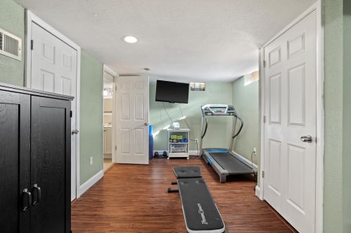 3127 Rochelle Ave, Milwaukee WI 53209-2505 exterior