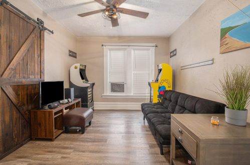 604 Apple Ave, Meskegon MI  49442-3646 exterior