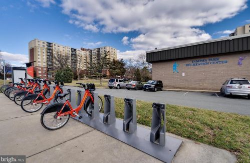 7333 New Hampshire Ave, Silver Spring MD  20912-6958 exterior