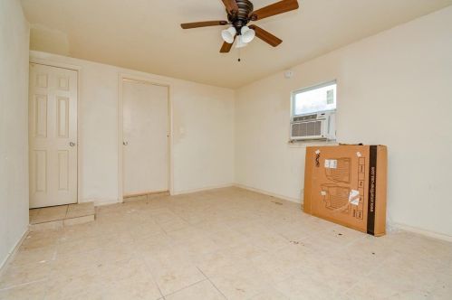 2005 5th St, Hempstead TX 77445-4702 exterior