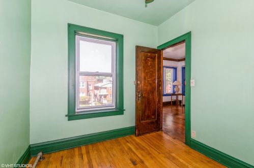 8029 Eberhart Ave, Chicago IL 60637-2411 exterior