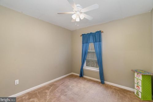 37 Louvain Dr, Hanover PA 17331-8696 exterior