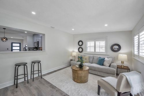 3912 Bay View Ave, Tampa FL  33611-1234 exterior