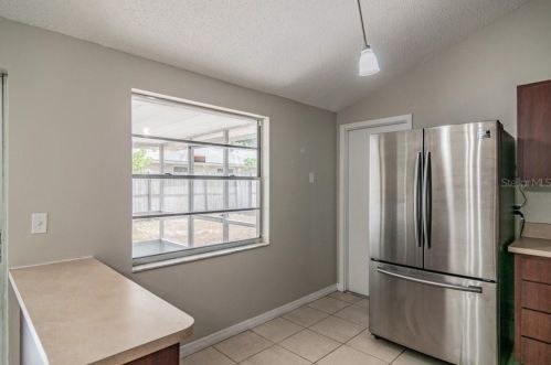 10112 Enchanted Oaks Ct, Tampa FL  33615-1616 exterior