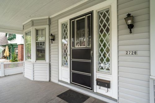 2728 Prospect Ave, Milwaukee WI 53211-3768 exterior