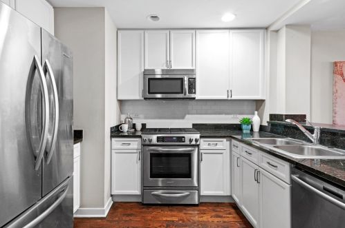 1515 Wells St, Chicago, IL 60610-2565