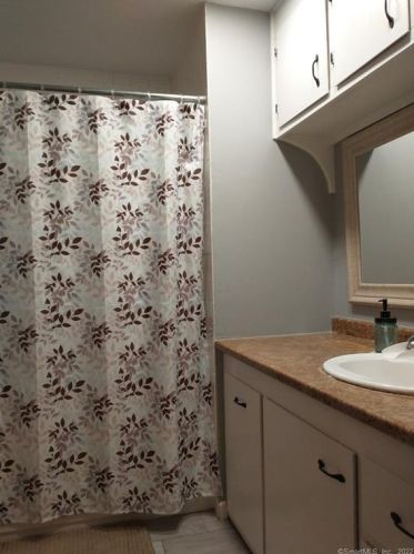 525 Main St, Killingly CT 06239-2108 exterior