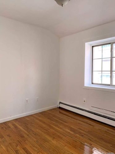 3937 Secor Ave, Bronx NY 10466-2412 exterior