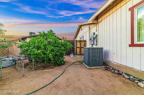 7421 Calle Medina, Tucson AZ  85757-8505 exterior