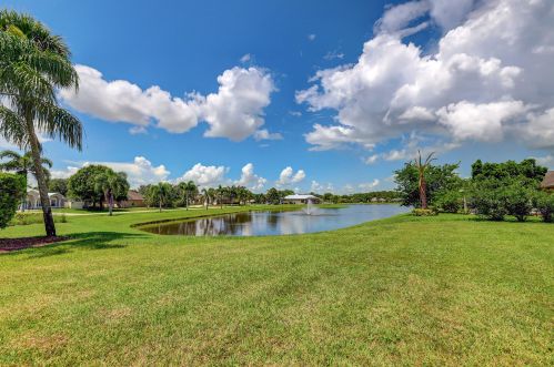 2601 Serenity Cir, Fort Pierce FL 34981-5048 exterior