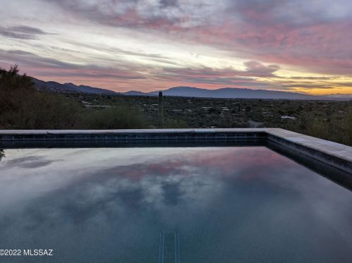 6822 Table Mtn Rd, Tucson AZ 85718-1328 exterior