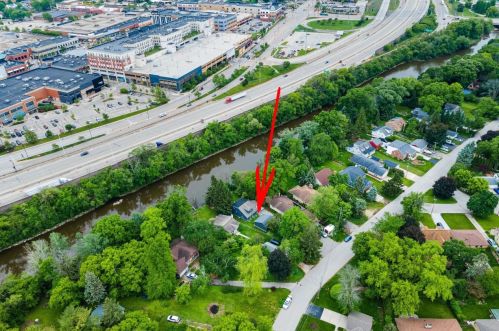 5830 Riv Frst Dr, Milwaukee WI 53209-4524 exterior