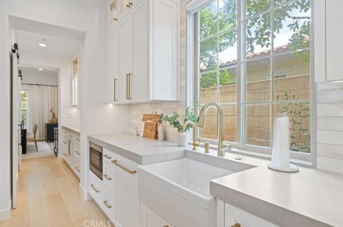 10464 Caribou Way, Tustin CA  92782-1470 exterior