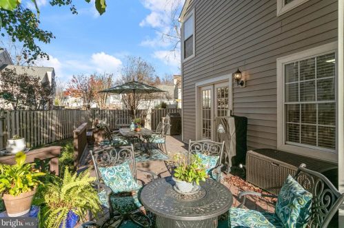 7513 Cross Gate Ln, Alexandria VA 22315-4619 exterior