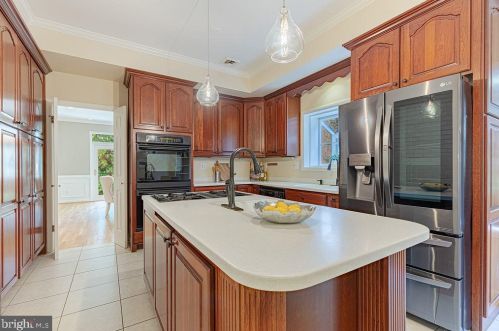 1515 Highwood Dr, Mc Lean VA  22101-5800 exterior