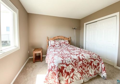 703 4 St, Duluth MN 55806-2437 exterior