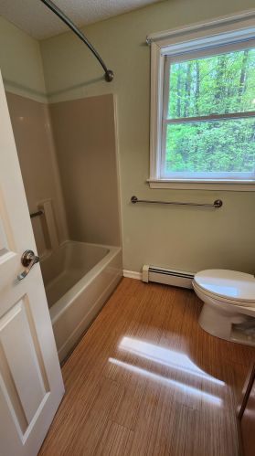 42 Hoit Rd, Concord NH  03301-1803 exterior