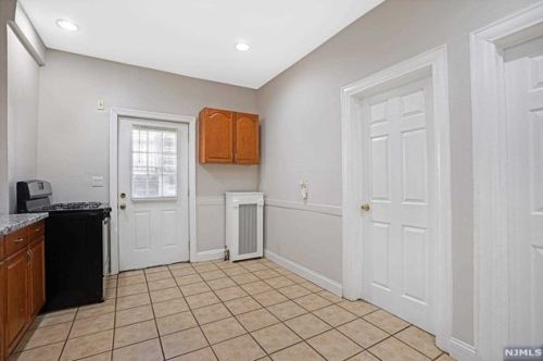 35 Hilliard Ave, Edgewater NJ 07020-1256 exterior