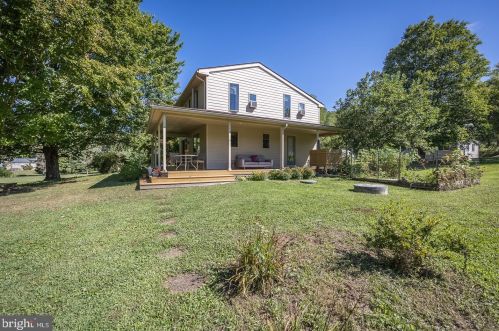 2416 Evergreen Ln, Pottstown PA 19465-8884 exterior