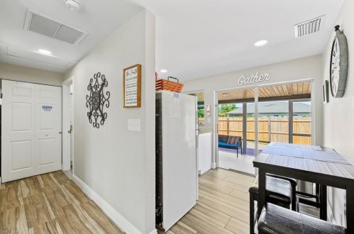 670 97 Ave, Naples FL 34108-2281 exterior