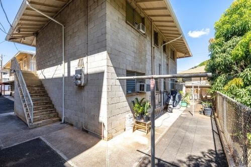 2014 Fern St, Honolulu HI 96826-4140 exterior