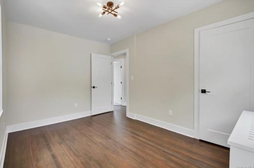 11 Hutchinson Blvd, Mount Vernon NY 10552-2510 exterior