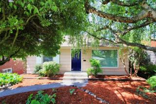 6041 36th Ave, Seattle, WA 98115-7401