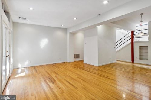 730 Bainbridge St, Philadelphia PA 19146-1807 exterior