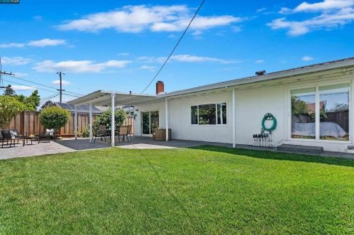 1519 Heartwood Dr, Concord CA 94521-1939 exterior